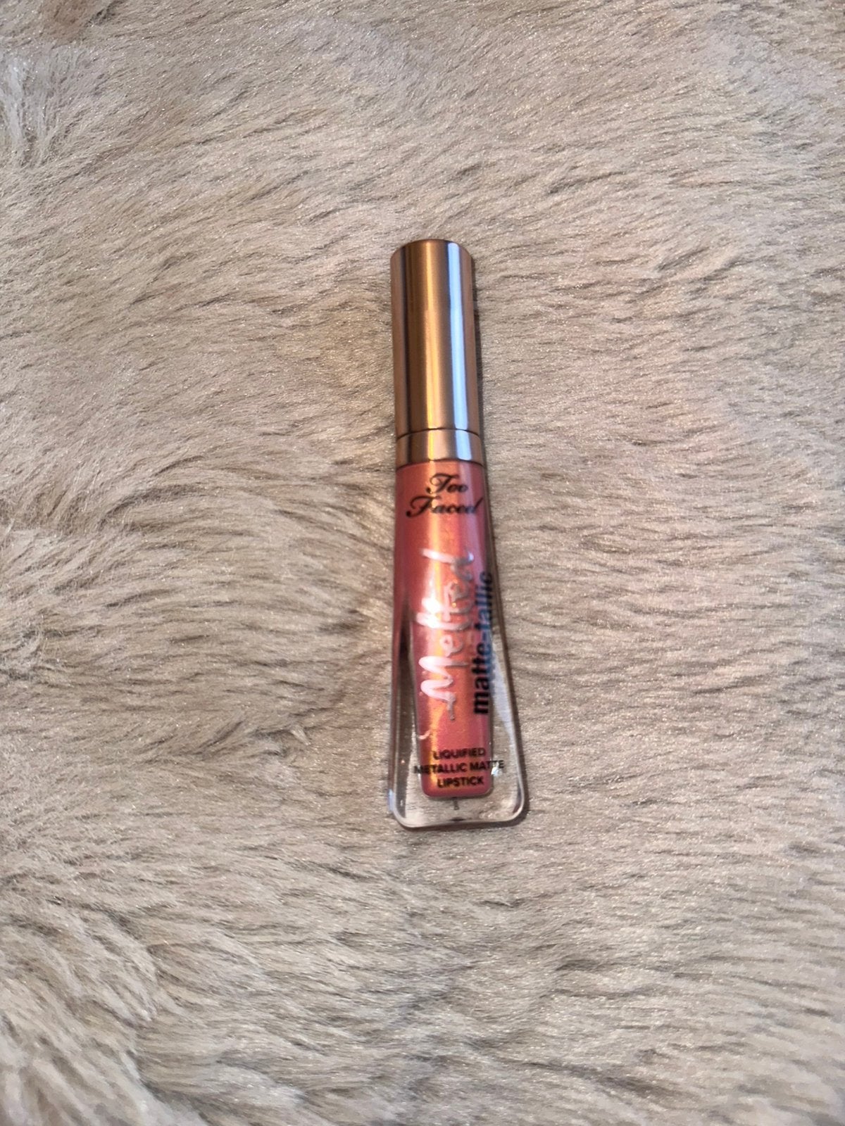 Too Faced liquid lipstick kleur Our lips are sealed, Ophalen of Verzenden, Zo goed als nieuw, Rood, Lippen