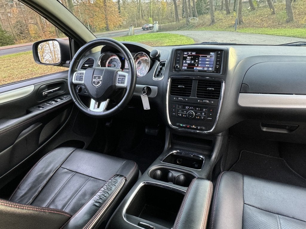 Chrysler Voyager 3.6 V6, 7 P, FULL OPTIONS (bj 2017), Gebruikt, Euro 6, 287 pk, Zwart