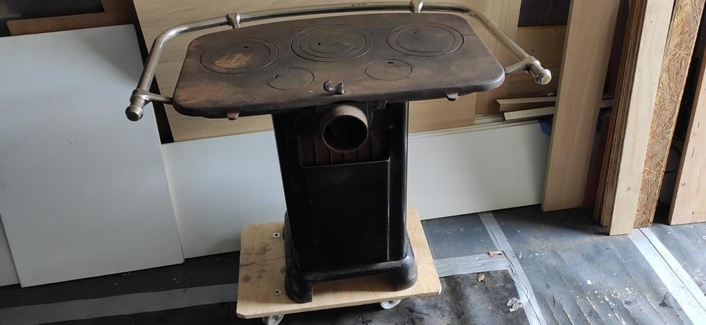 Antieke potkachel, Huis en Inrichting, Kachels, Gebruikt, Houtkachel, Hout, Ophalen
