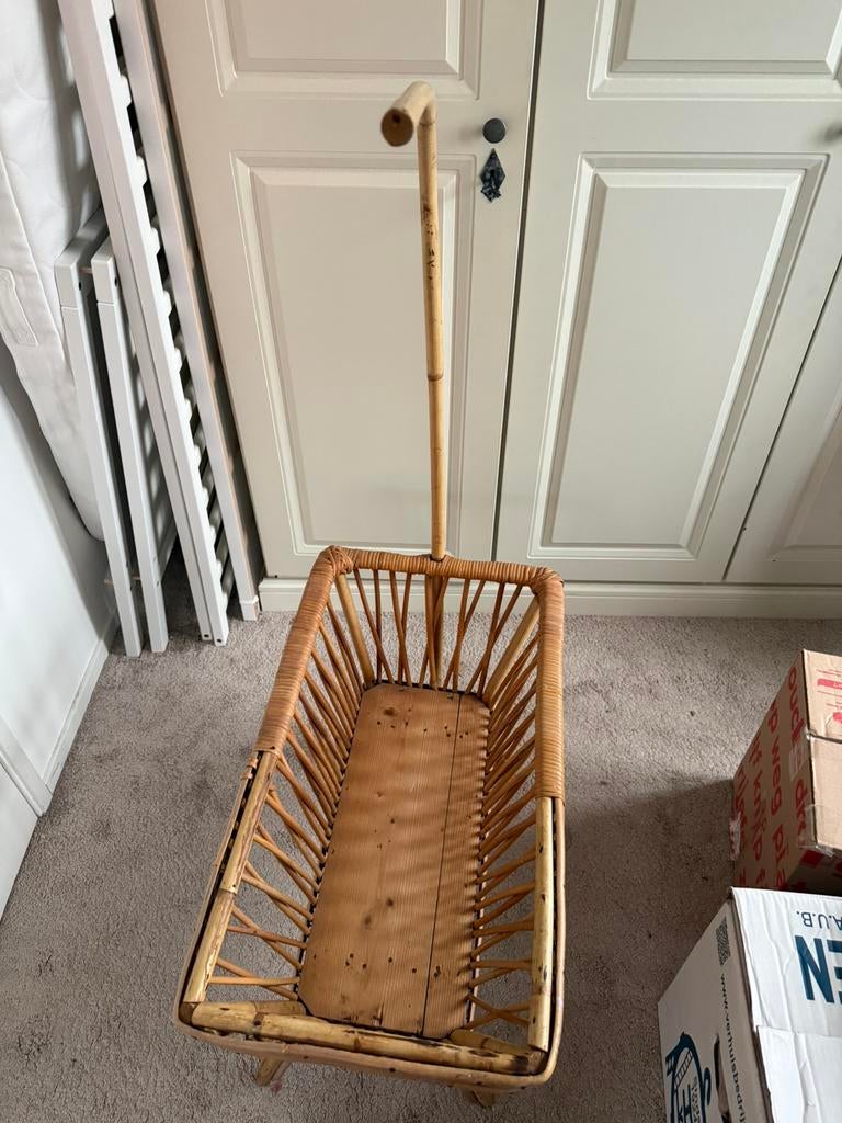 Vintage rotan poppenwieg, Ophalen, Gebruikt