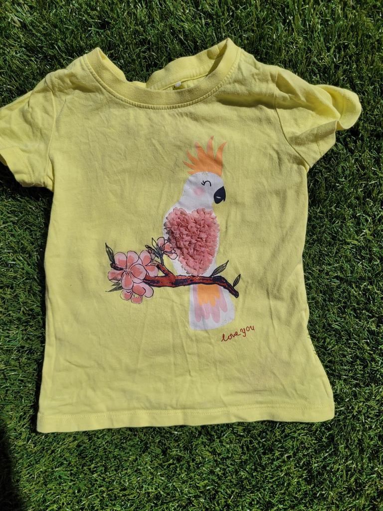 Geel T-shirt Name It met papegaai (maat 98), Kinderen en Baby's, Ophalen of Verzenden, Zo goed als nieuw, Meisje, Shirt of Longsleeve