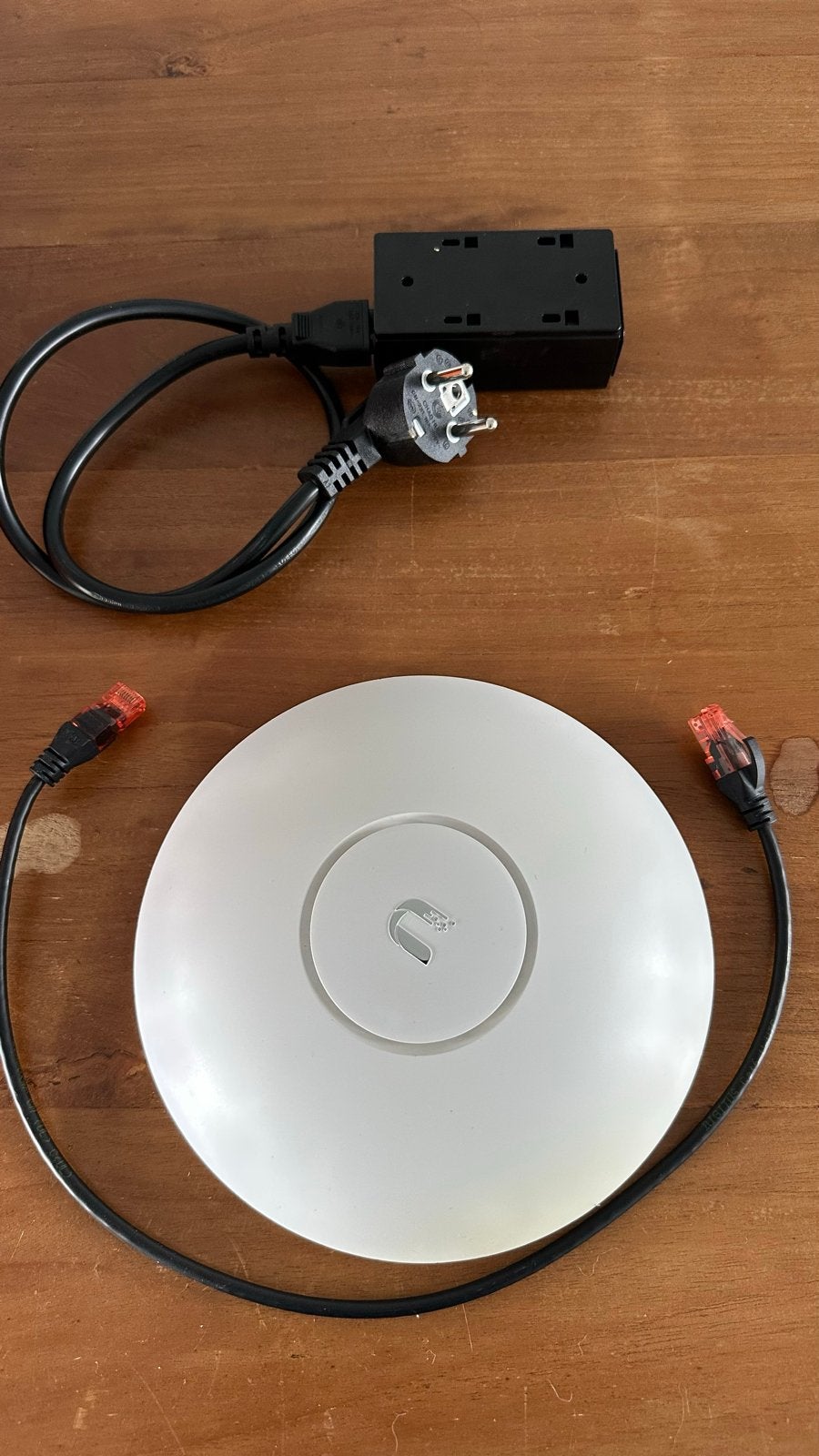 Ubiquiti UniFi AP AC LR Access Point met PoE-adapter, Computers en Software, Accesspoints, Ophalen of Verzenden, Zo goed als nieuw