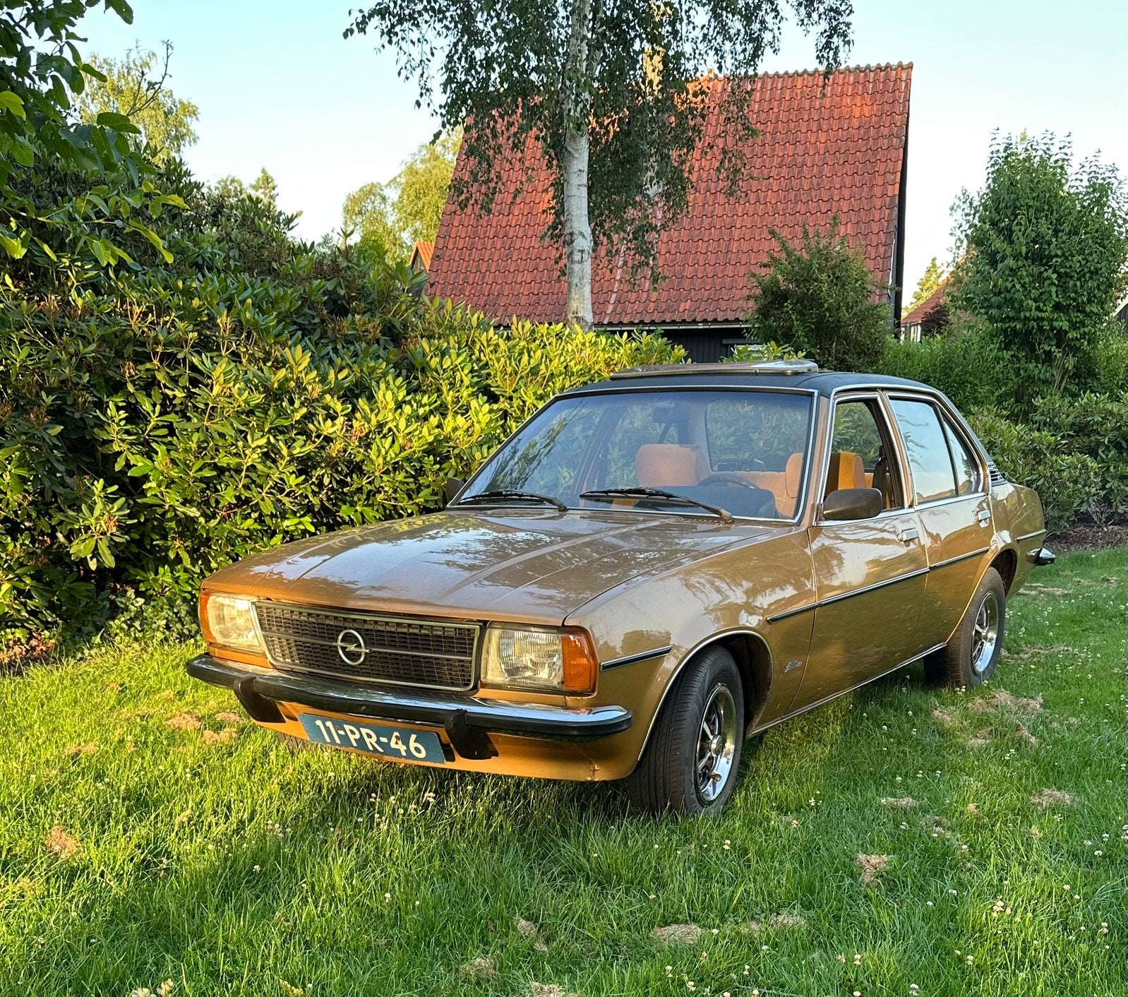 B Ascona 1977 zeer mooie staat, Achterwielaandrijving, Beige, Bruin, Origineel Nederlands