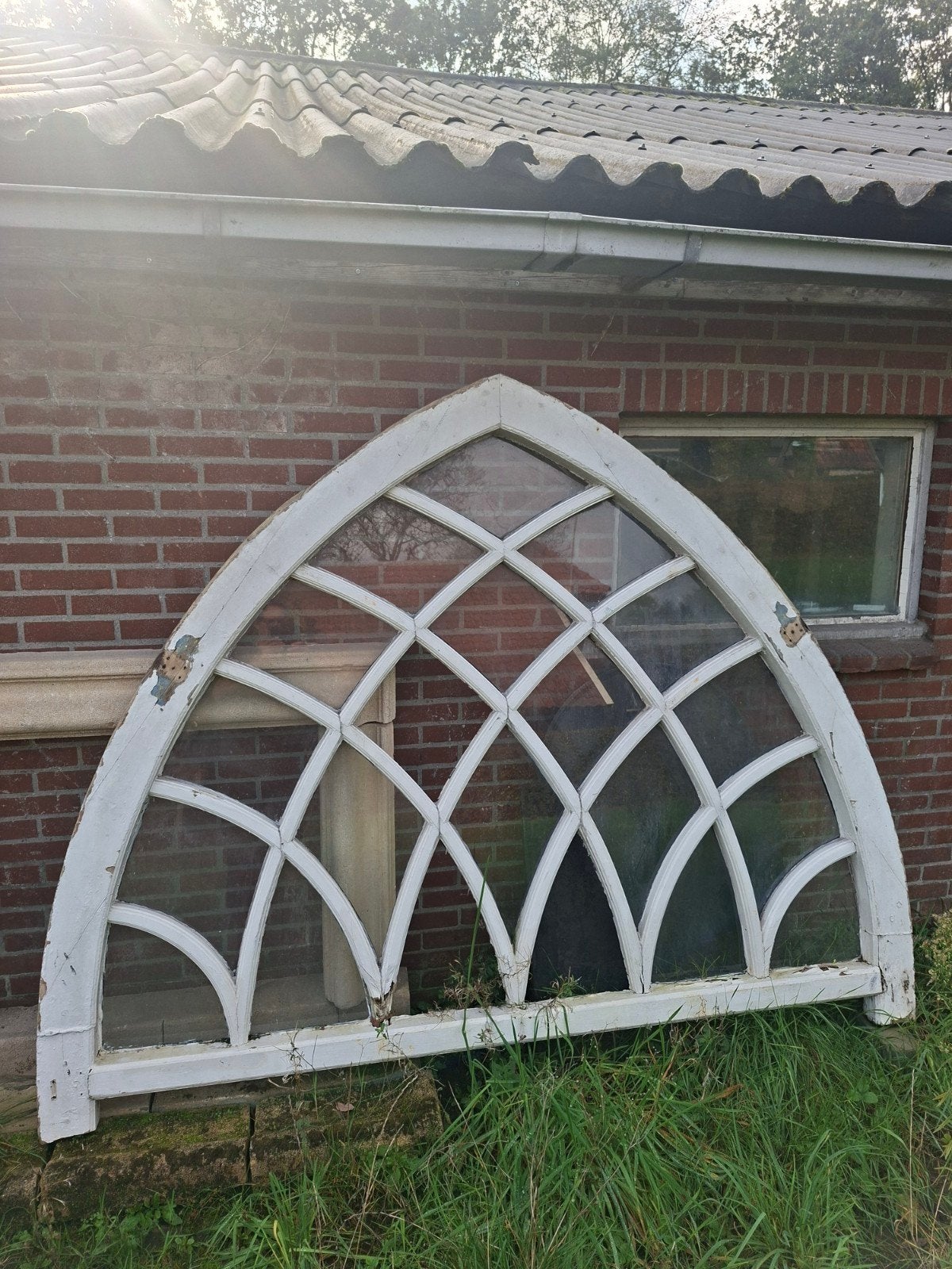 Prachtig groot kerkraam van hout, Ophalen, Gevelraam of Ruit, Gebruikt, Glas in lood