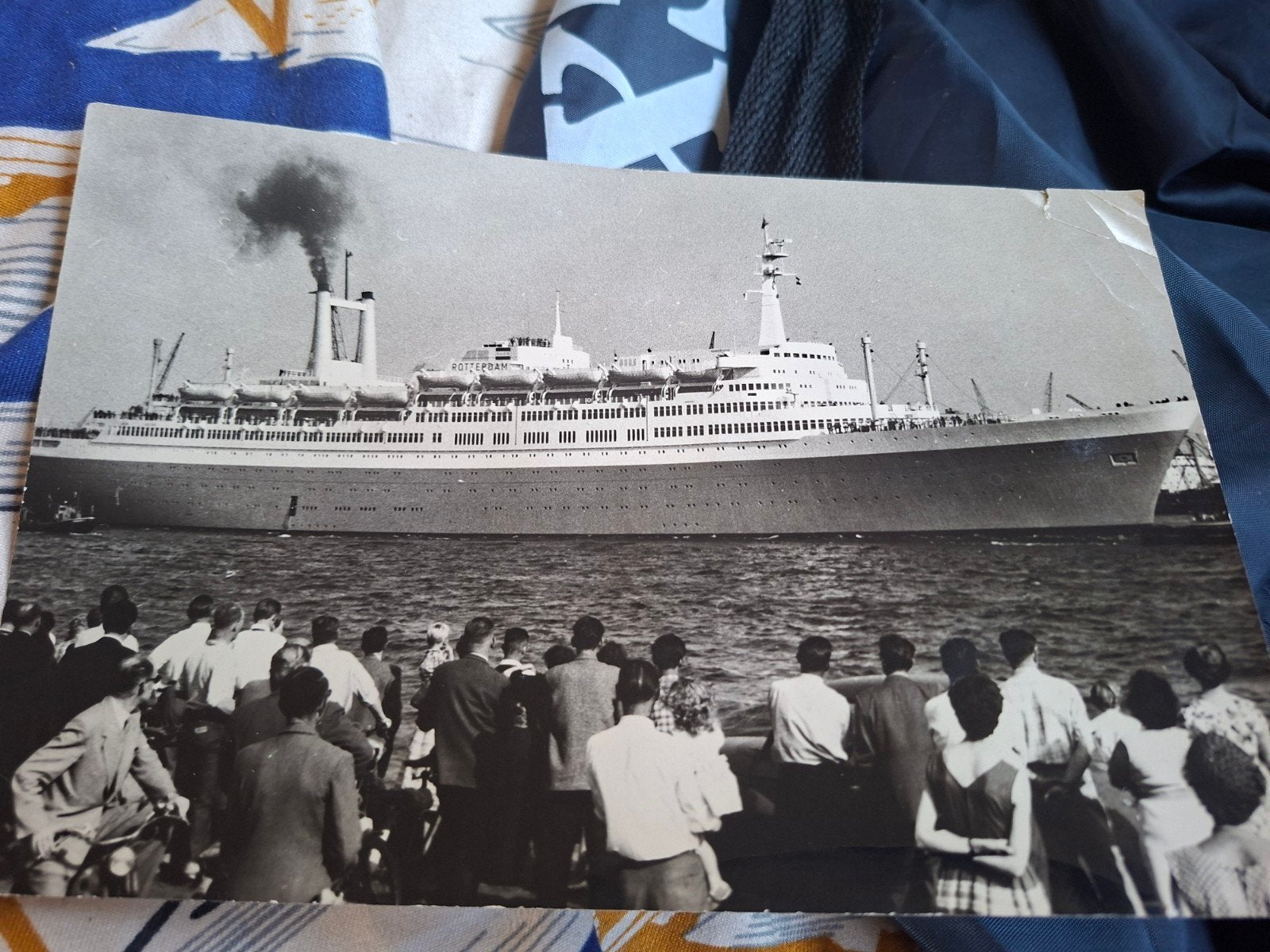 Vintage foto van groot schip met publiek, Gebruikt, Foto, Ophalen of Verzenden, 1940 tot 1960