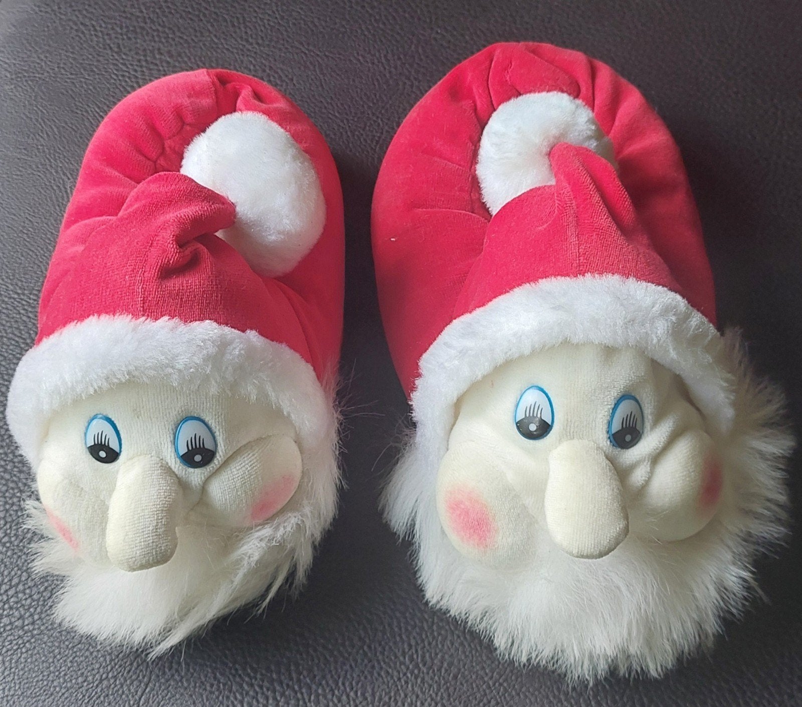 Vrolijke Kerst Kindersloffen te koop. Prachtig rood, Ophalen of Verzenden, Nieuw, Jongen of Meisje