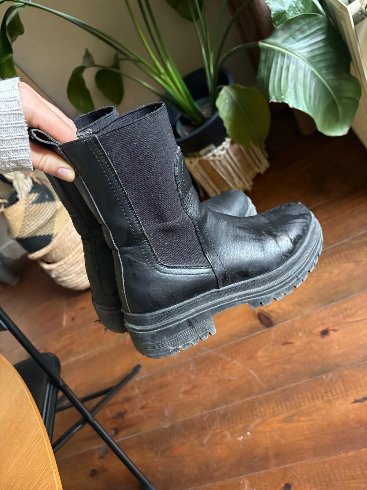 Zwarte Chelsea boots met grove zool, Ophalen, Gedragen, Zwart, Lage of Enkellaarzen