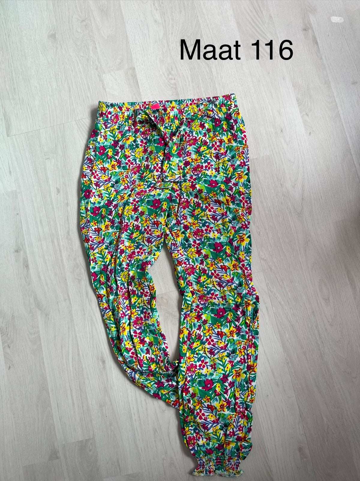 Dunne zomerbroek, maat 116, Kinderen en Baby's, Kinderkleding | Maat 116, Ophalen, Zo goed als nieuw, Meisje, Jurk of Rok