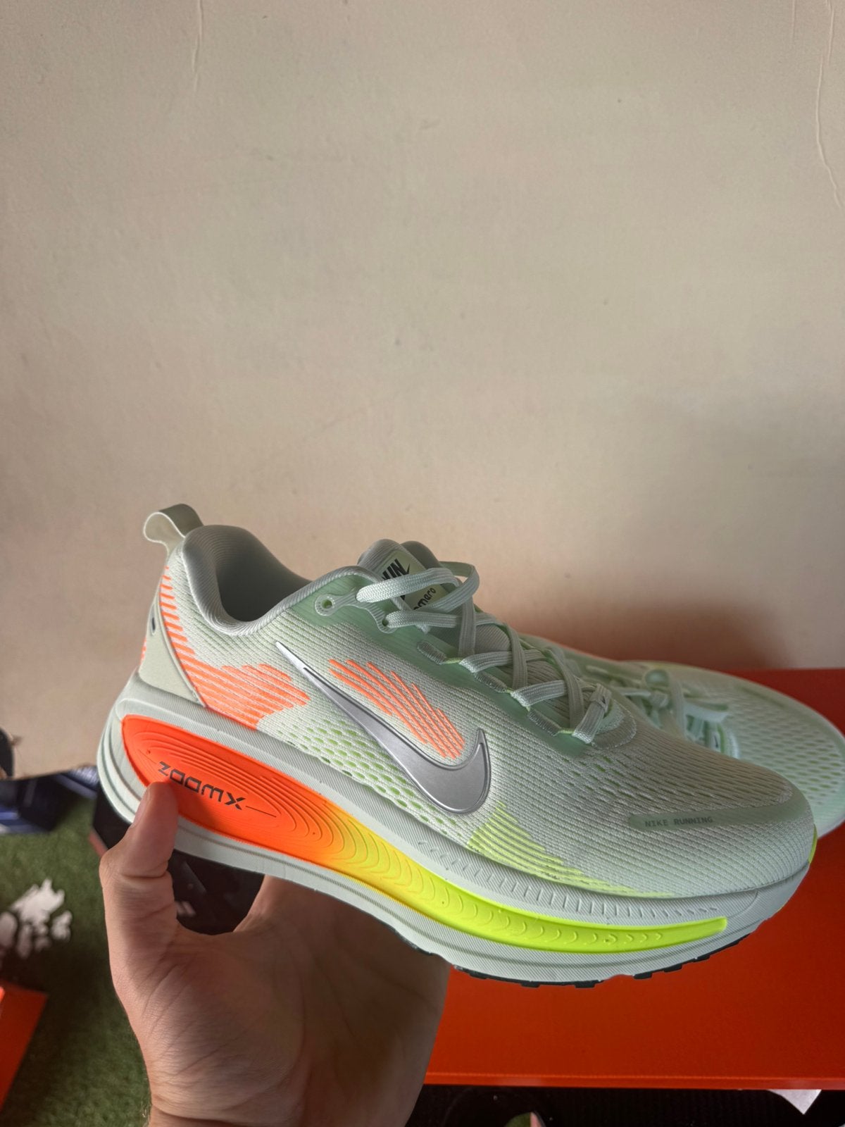 Nike Vomero 18 Green Orange maat 38, Sport en Fitness, Loopsport en Atletiek, Ophalen of Verzenden, Zo goed als nieuw, Hardloopschoenen