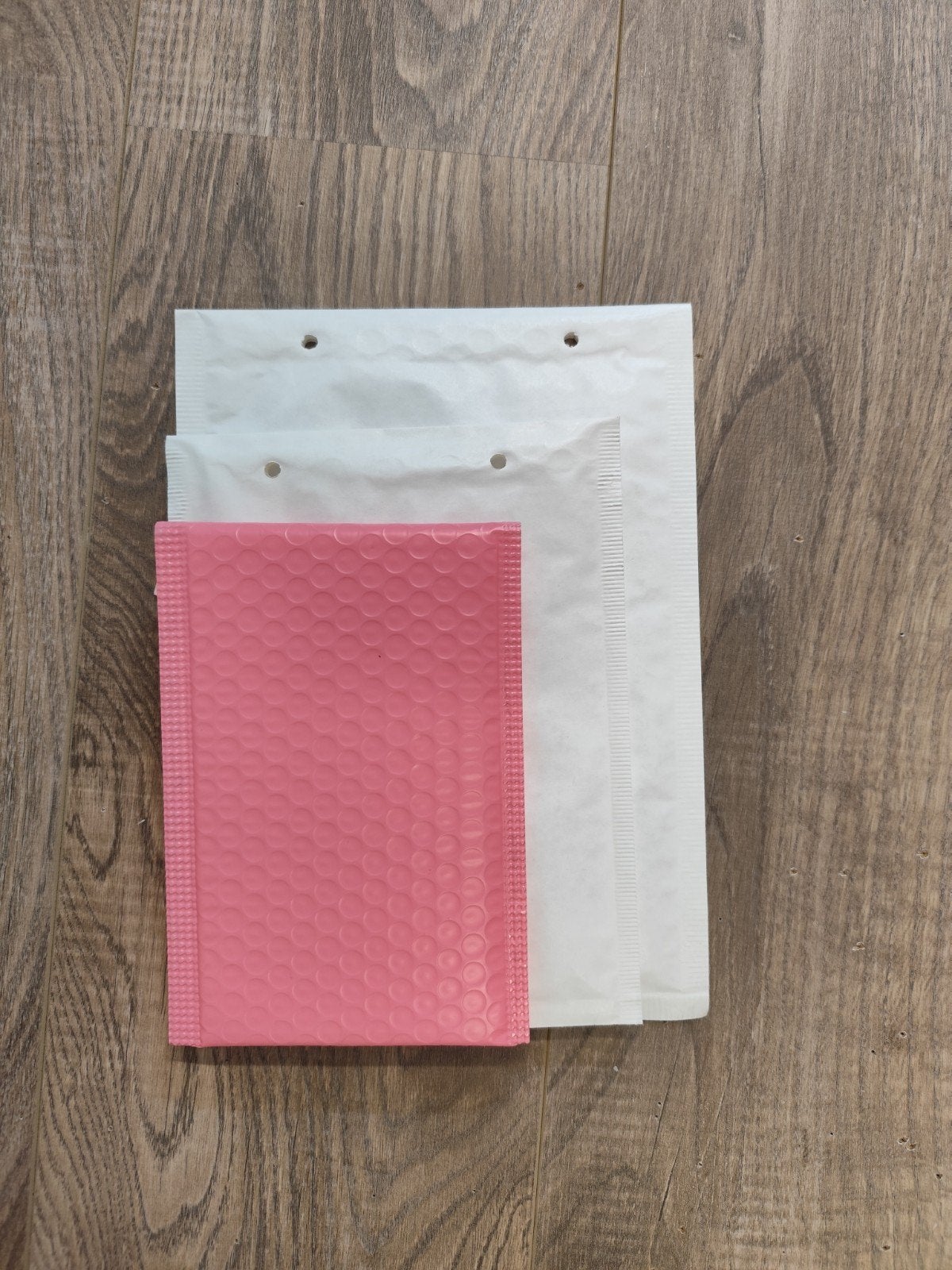 Roze en witte bubbelenveloppen voor verzending, Diversen, Ophalen of Verzenden