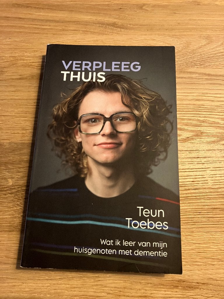 Verpleeg Thuis - Teun Toebes (Zo goed als nieuw), Overige, Ophalen of Verzenden, Zo goed als nieuw, Teun Toebes