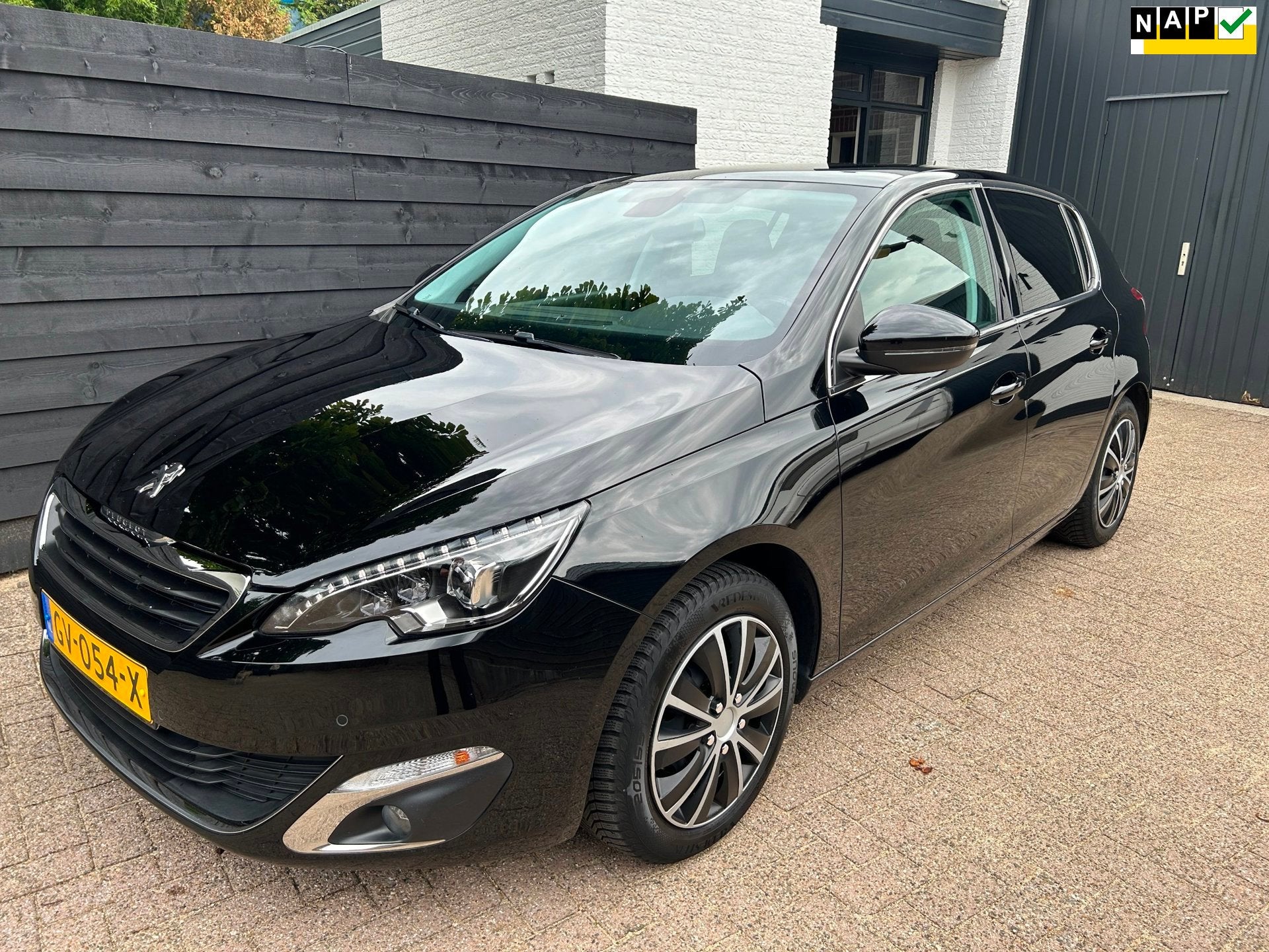 Peugeot 308 1.2 PureTech Allure Automaat, Glazen dak, Navi,, Auto's, Stof, Gebruikt, 1199 cc, 610 kg