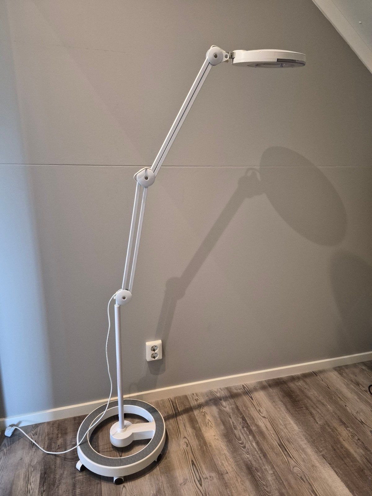Loeplamp met verzwaarde voet op wieltjes - als nieuw!, Ophalen, Zo goed als nieuw, Loeplamp