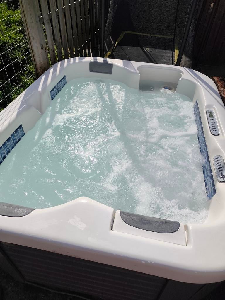 Jacuzzi 3 persoons, aan te zien., Ophalen, Gebruikt, Vast