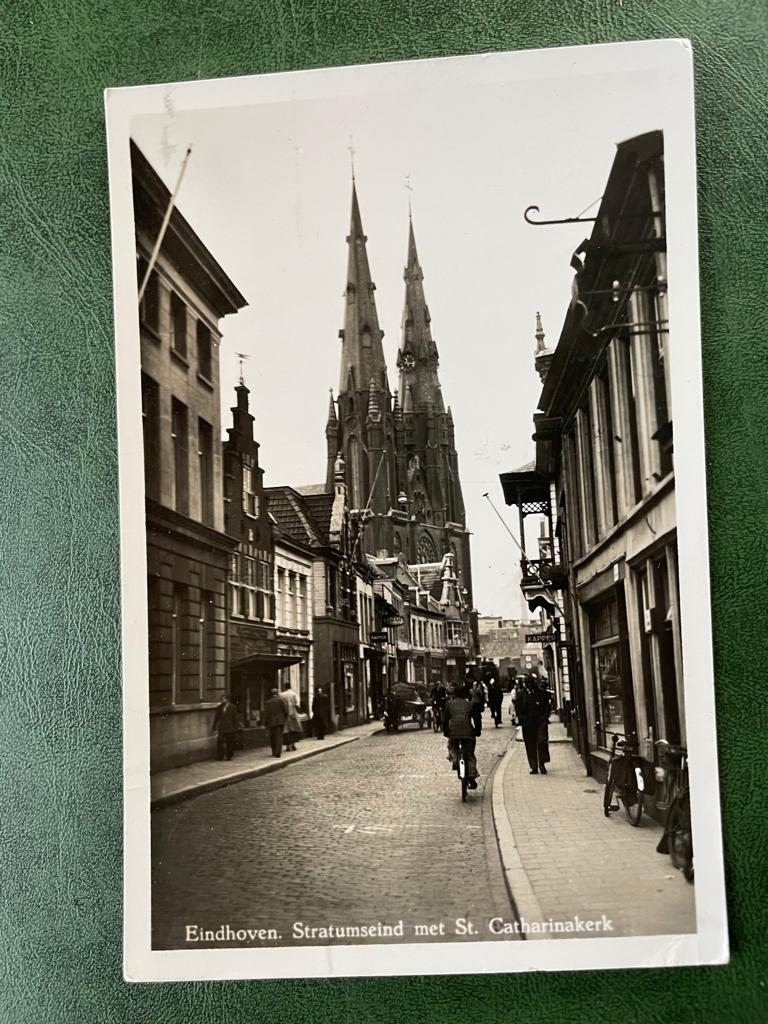 ansichtkaart / kaart van Eindhoven ; Stratumseind met kerk., Verzamelen, Verzenden, 1940 tot 1960, Noord-Brabant