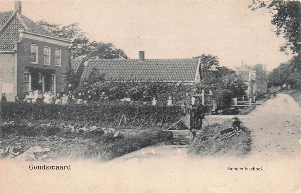 702-223-025 Goudswaard Gemeenteschool, Verzamelen, Ansichtkaarten | Nederland, Zuid-Holland, Voor 1920, Verzenden