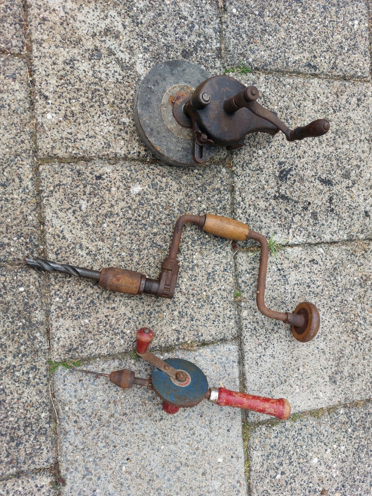 Antiek gereedschap: slijpsteen, boor en handboor, Antiek en Kunst, Ophalen
