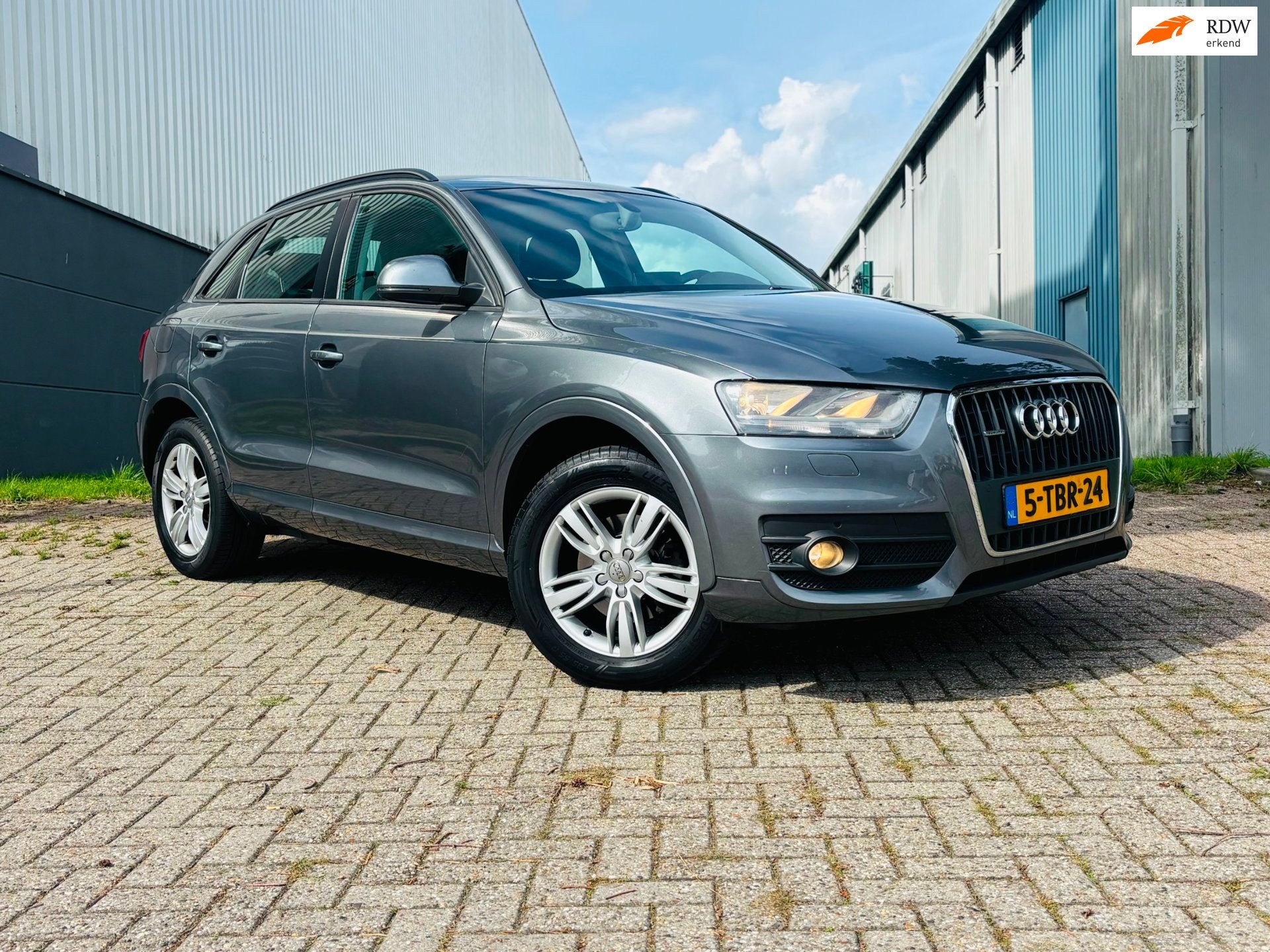 Audi Q3 2.0 TFSI quattro Pro Line NIEUWE APK,LEER,NAVI, Auto's, Gebruikt, Zwart, 4 cilinders, Leder