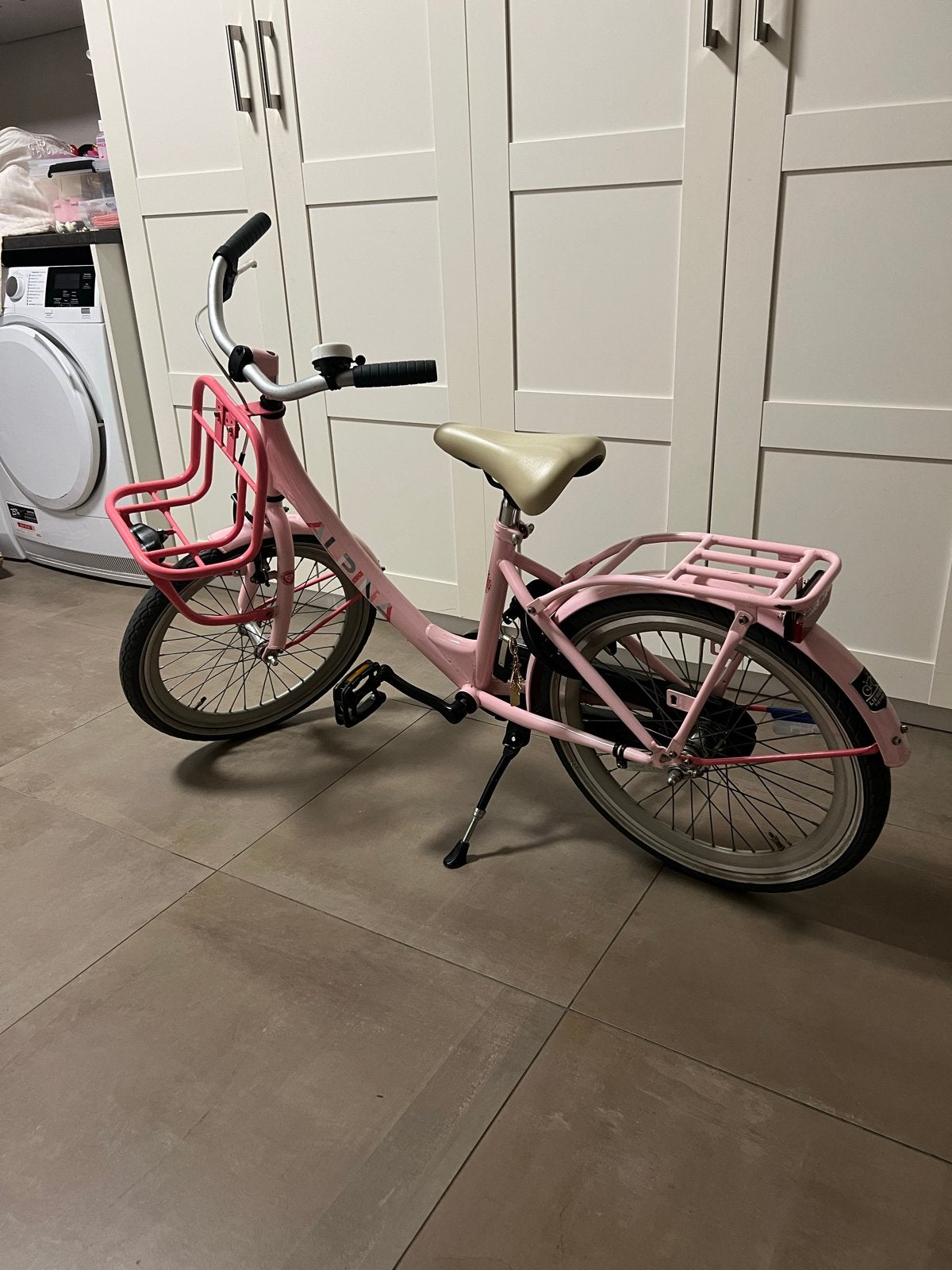 Alpina kinderfiets roze met mandje en bagagedrager, Ophalen of Verzenden, Zo goed als nieuw, Terugtraprem, 16 tot 20 inch