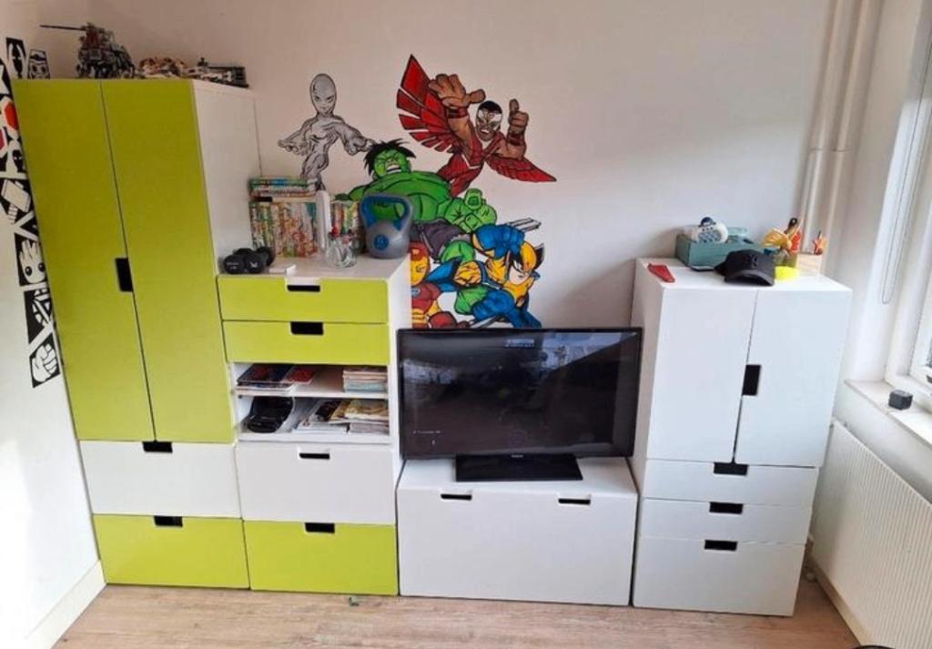 IKEA Smastad / Platsa kinderkast kastencombinatie, Kinderen en Baby's, Kinderkamer | Commodes en Kasten, Ophalen, Gebruikt, 50 tot 70 cm