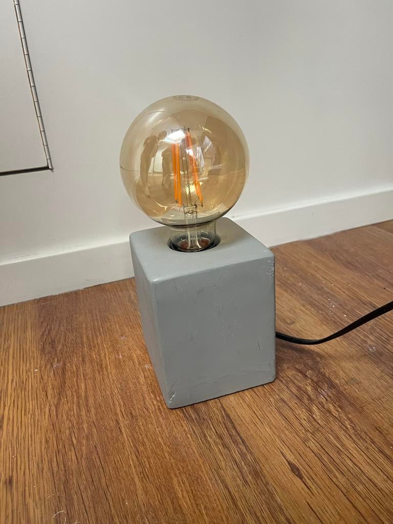 Industriële kubus tafellamp met Edison gloeilamp, Ophalen, Zo goed als nieuw, Overige materialen