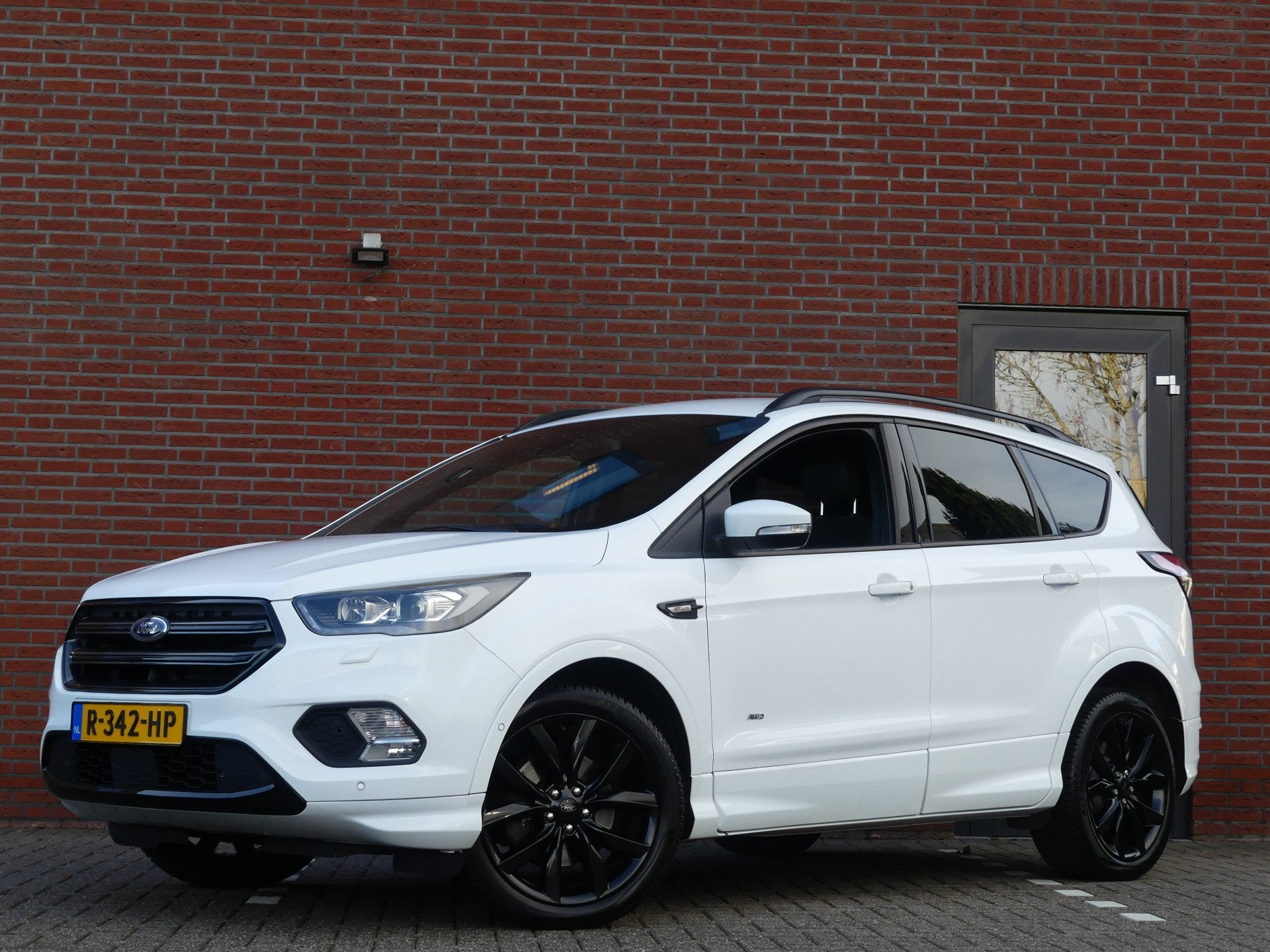 Ford Kuga 1.5 EcoBoost ST Line / Trekhaak (bj 2018), Auto's, Dealer onderhouden, 4 cilinders, 1850 kg, 1586 kg