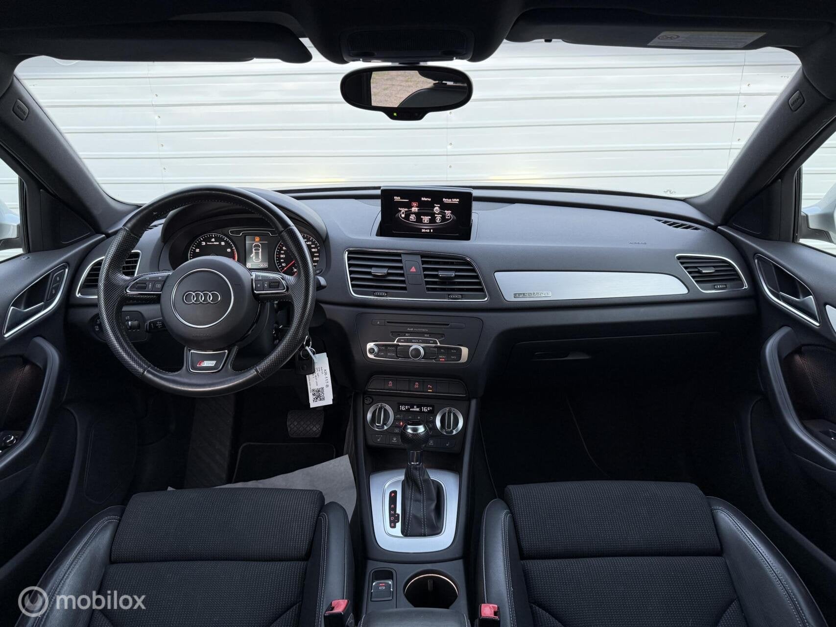 Audi Q3 2.0 TFSI quattro Pro | S Line | PDC | Trekhaak, Euro 5, Automatische klimaatregeling, Zwart, 4 cilinders