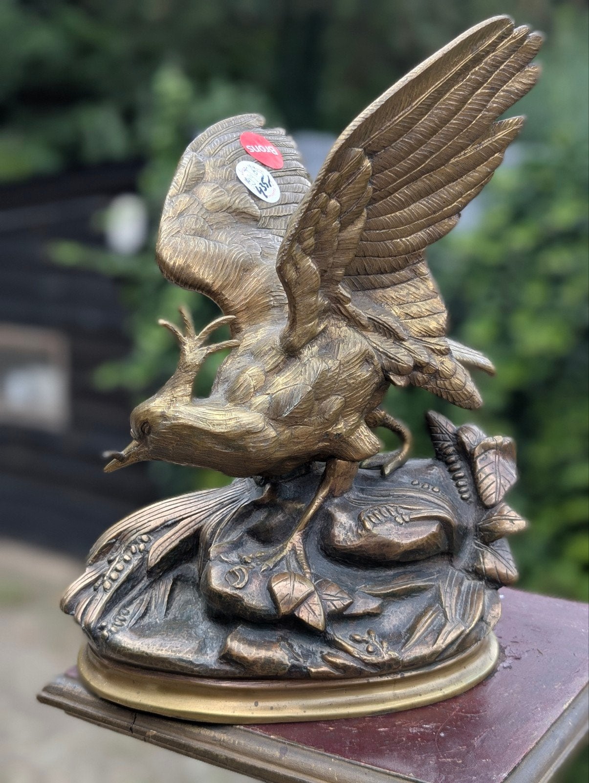 antieke bronzen vogel. €435.  34 cm hoog, Ophalen