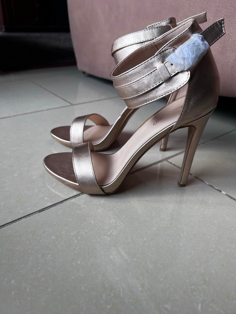 Elegante gouden sandalen met hoge hakken, Overige kleuren, Nieuw, Sandalen of Muiltjes, Ophalen of Verzenden