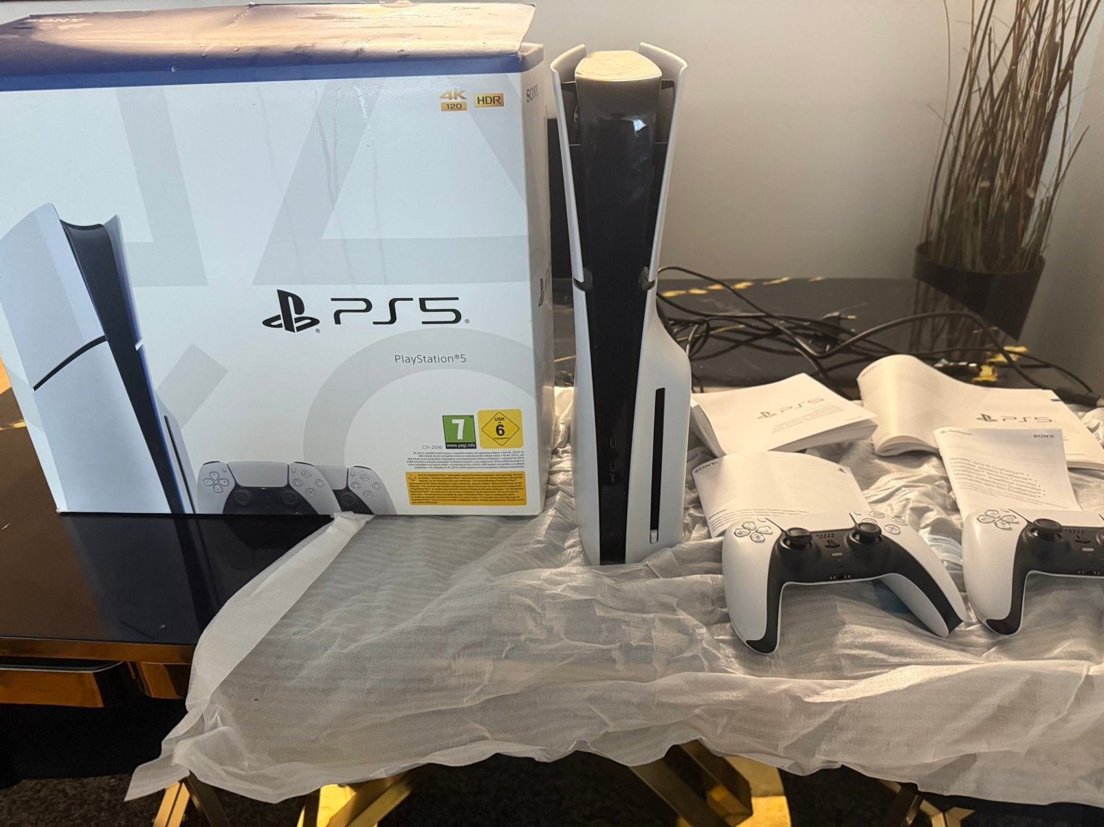 PlayStation 5 Disc Edition + 2 Controllers + Doos