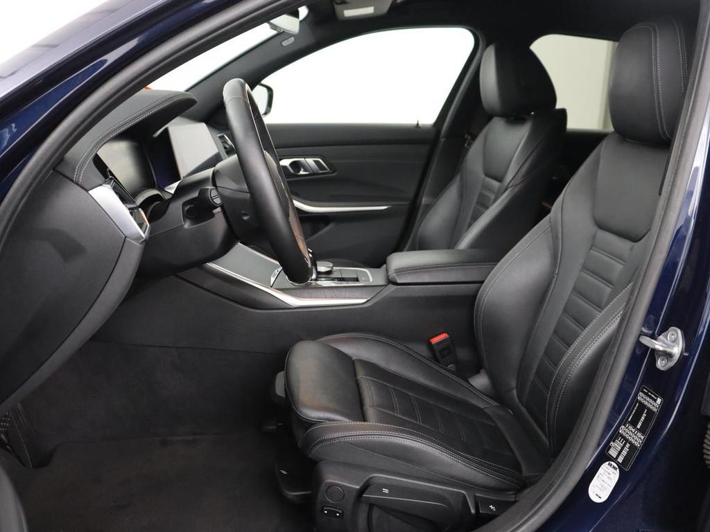 BMW 3-serie 318i Luxury Line | Sportstoelen | Leder | Carpla, Auto's, BMW, Automaat, 1998 cc, Achterwielaandrijving, Gebruikt
