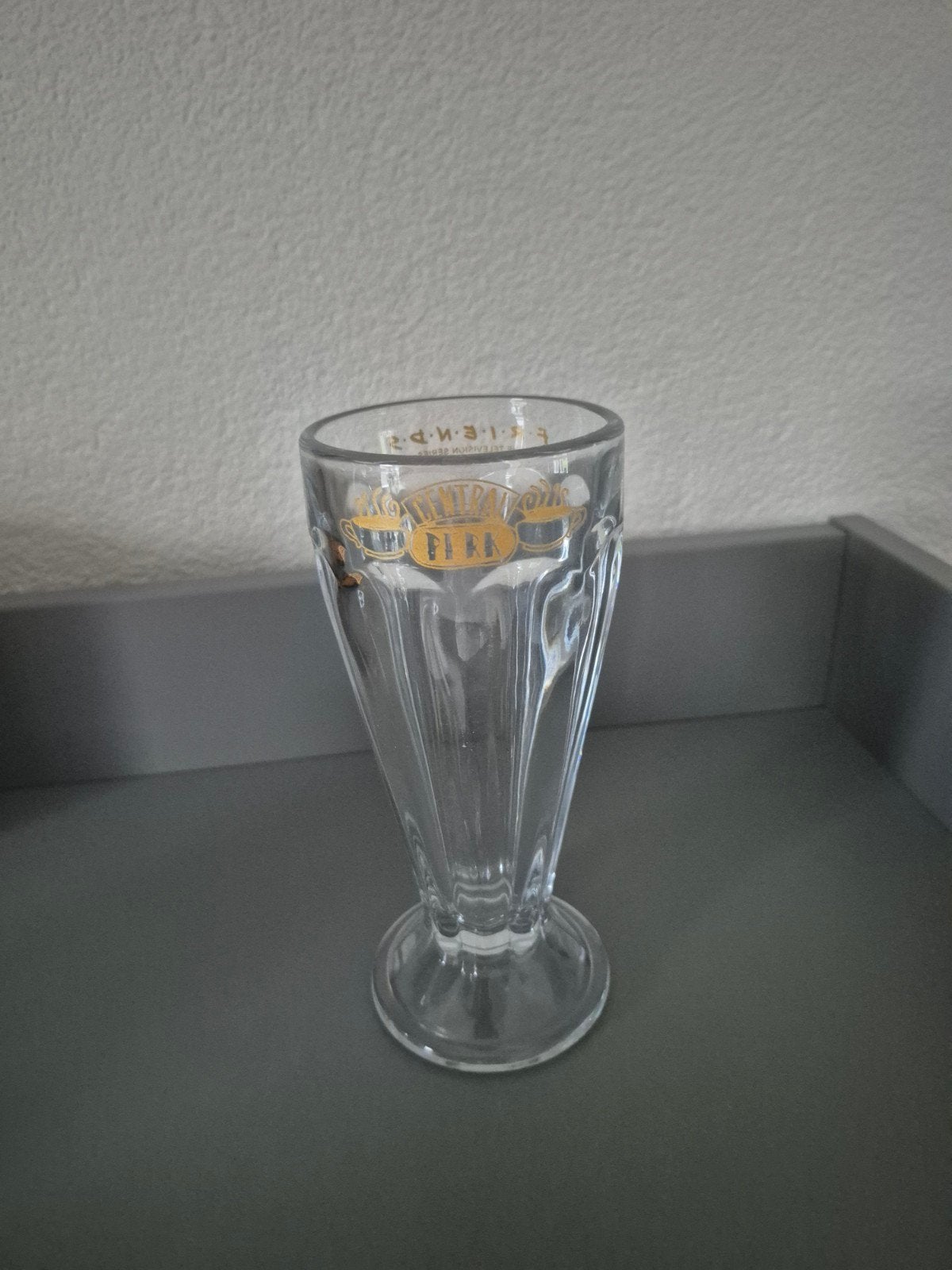 F.R.I.E.N.D.S Ijscoglas, Glas of Glazen, Ophalen of Verzenden, Overige stijlen, Glas