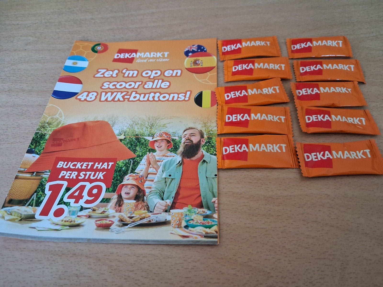 10 ongeopende zakjes buttons van de DEKAMARKT WK 2026, Verzamelen, Supermarktacties, Albert Heijn, Ophalen of Verzenden