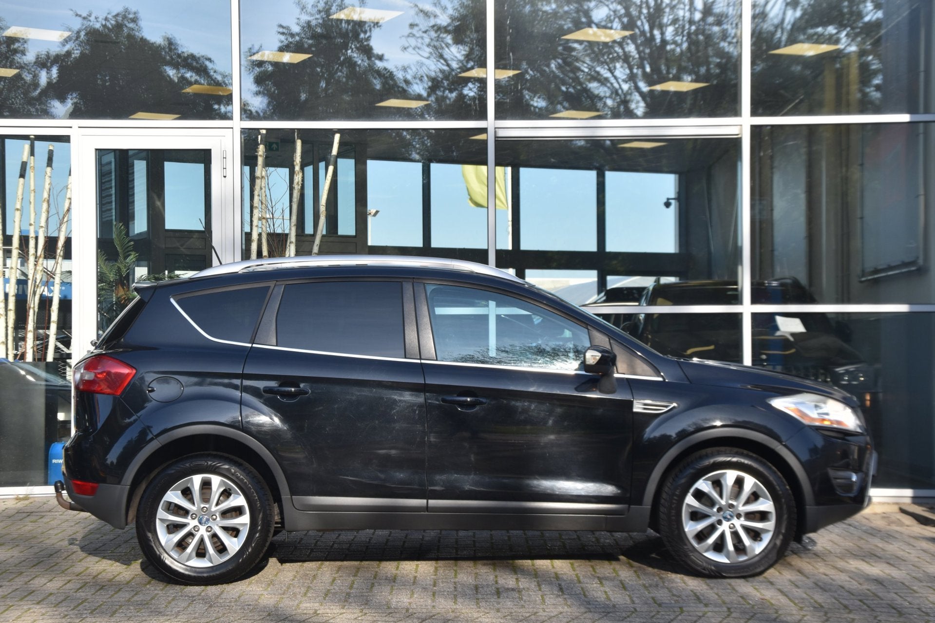 Ford Kuga 2.5 Turbo Titanium 200PK Automaat Pano Leder Navi, Auto's, Gebruikt, Zwart, 1553 kg, Bedrijf