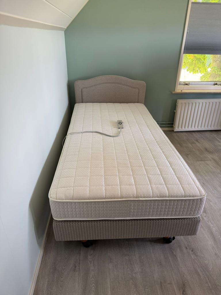 VERSTELBAAR BED MET  PULLMAN MATRAS 100 x 200 cm, 100 cm, Eenpersoons, Ophalen of Verzenden, Zo goed als nieuw
