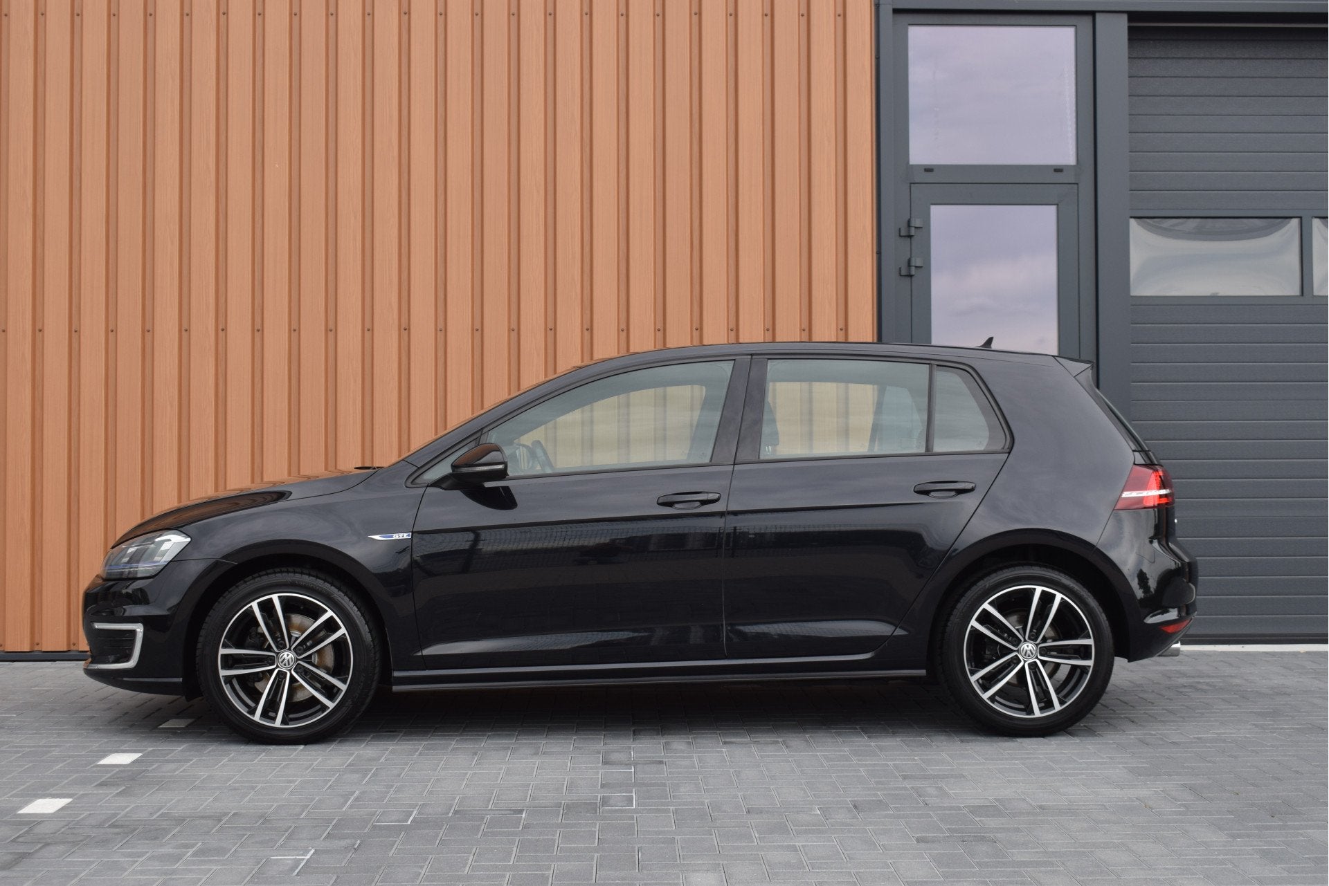 Volkswagen Golf GTE 1.4 TSI DSG | Trekhaak | 17" | PDC, Stof, Gebruikt, 4 cilinders, Zwart