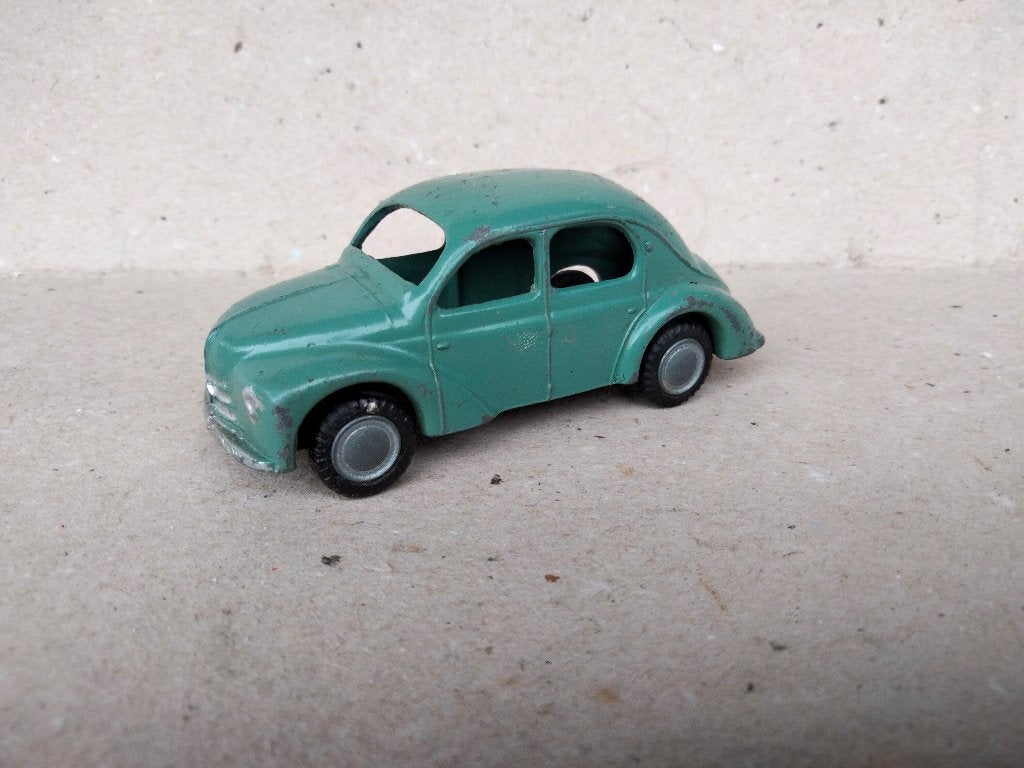 lion car = RENAULT 4 1/43, Ophalen of Verzenden, Gebruikt, Bus of Vrachtwagen, Lion Toys