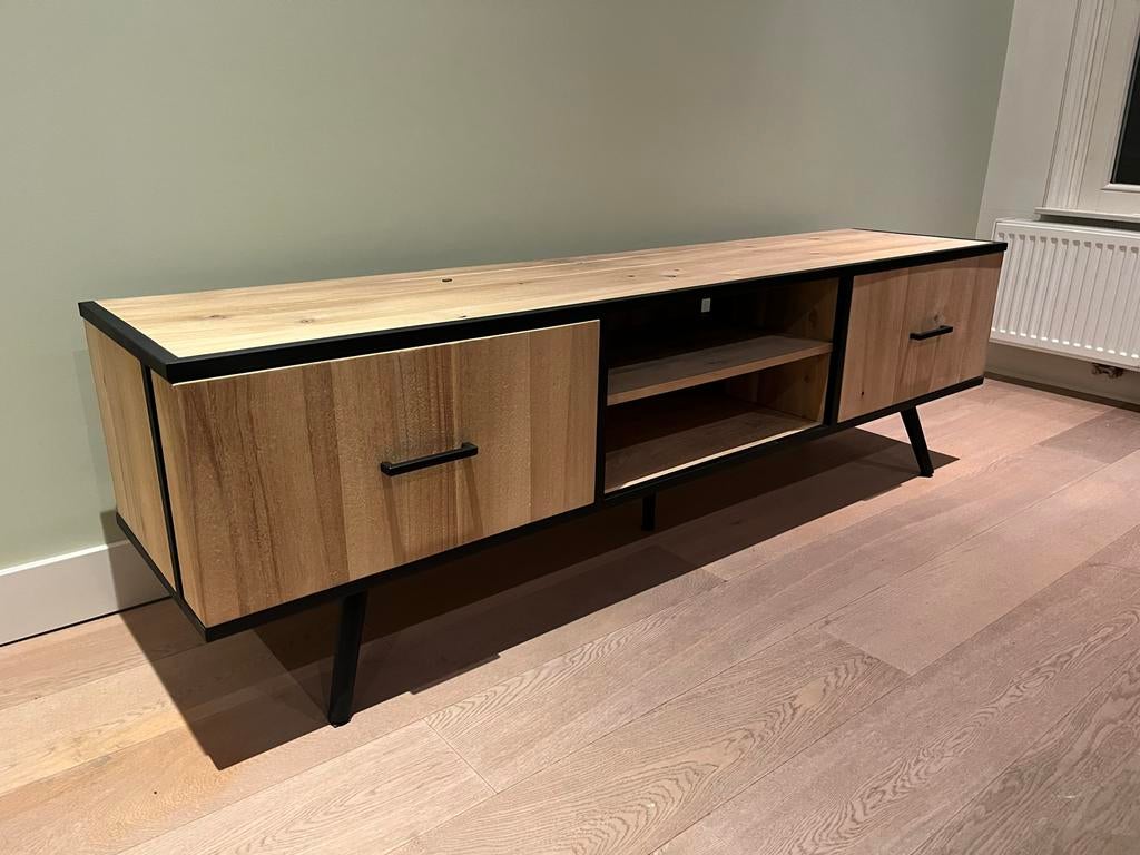Modern TV-meubel met eikenhout en zwart metaal, Huis en Inrichting, Kasten | Televisiemeubels, Ophalen, 150 tot 200 cm, Eikenhout