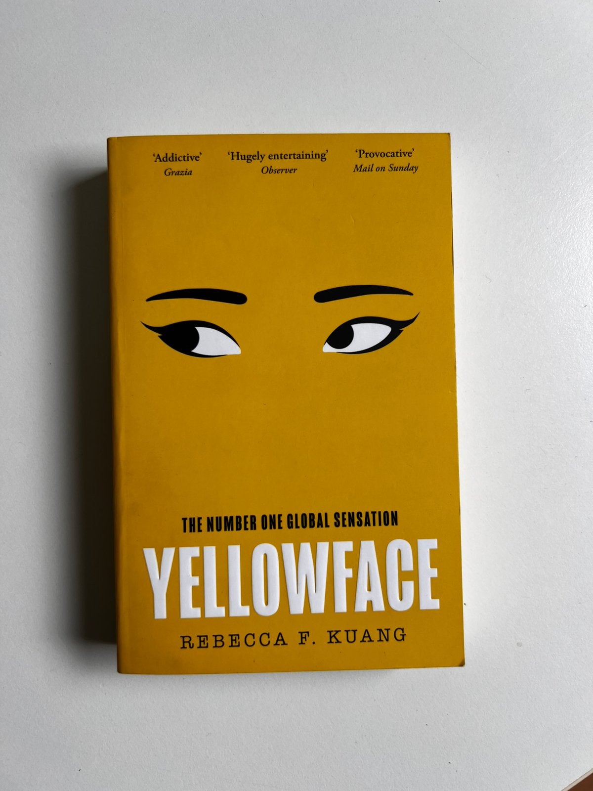 Yellowface, Boeken, Hobby en Vrije tijd, Ophalen of Verzenden, Gelezen, Overige onderwerpen
