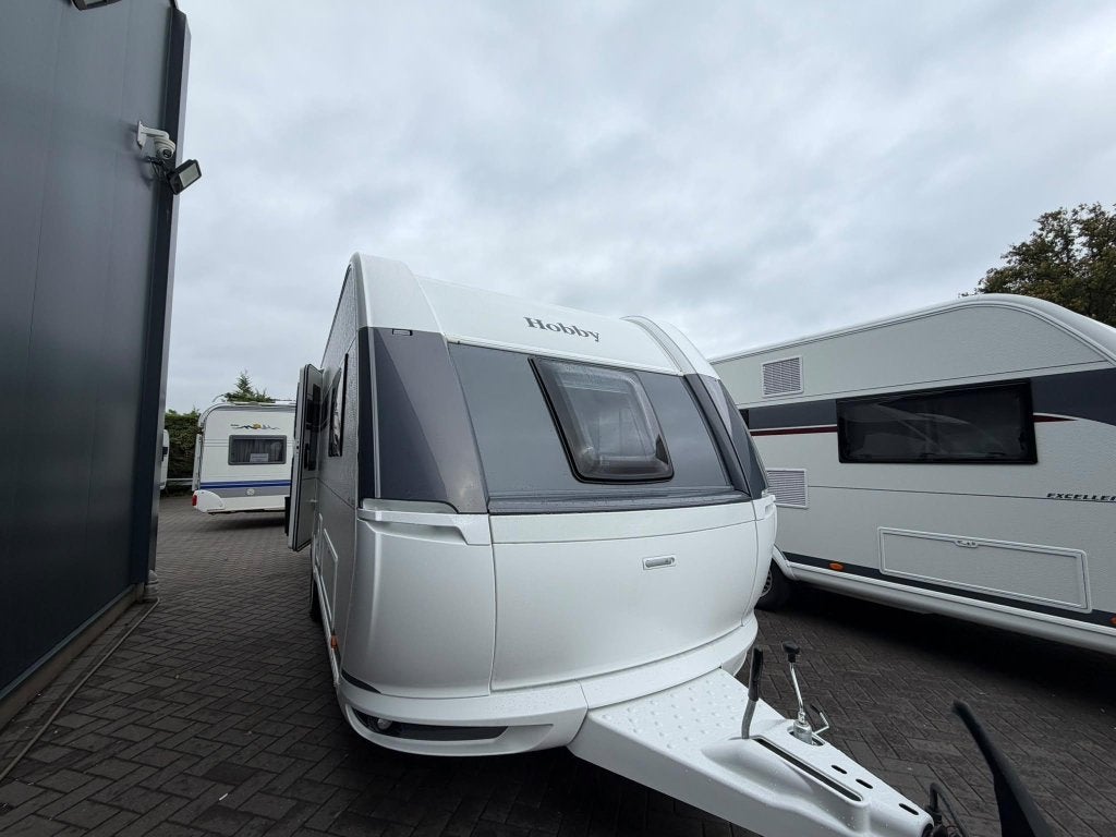 Hobby De Luxe 540 UL Model 2027 en 1800 kg as!, Caravans en Kamperen, Serviceluik, Rondzit, Hobby, Bedrijf