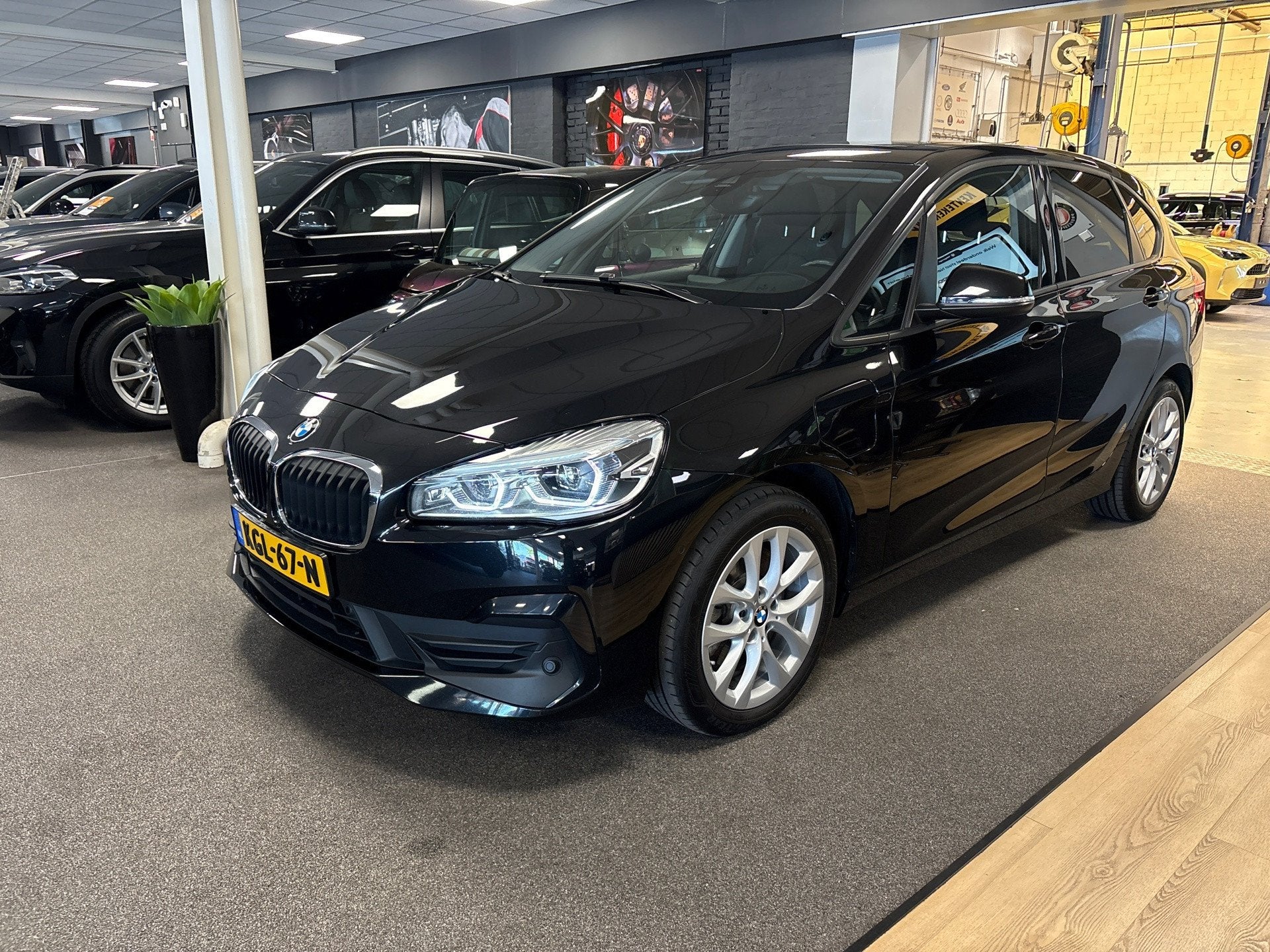BMW 2-serie Active Tourer 225xe iPerformance High Executive,, Auto's, Automaat, Gebruikt, 1650 kg, Zwart