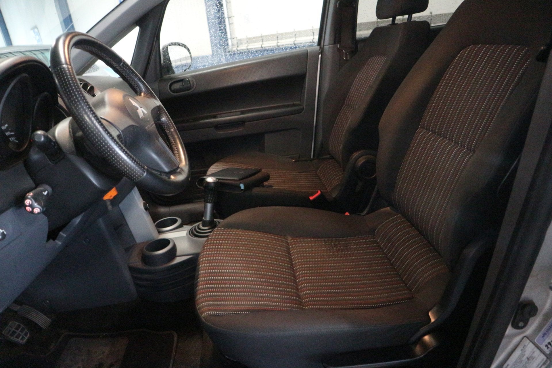 Mitsubishi Colt 1.5 Sky / OPEN DAK / VELG / AIRCO / 4 DEURS, Voorwielaandrijving, 970 kg, 4 cilinders, Colt