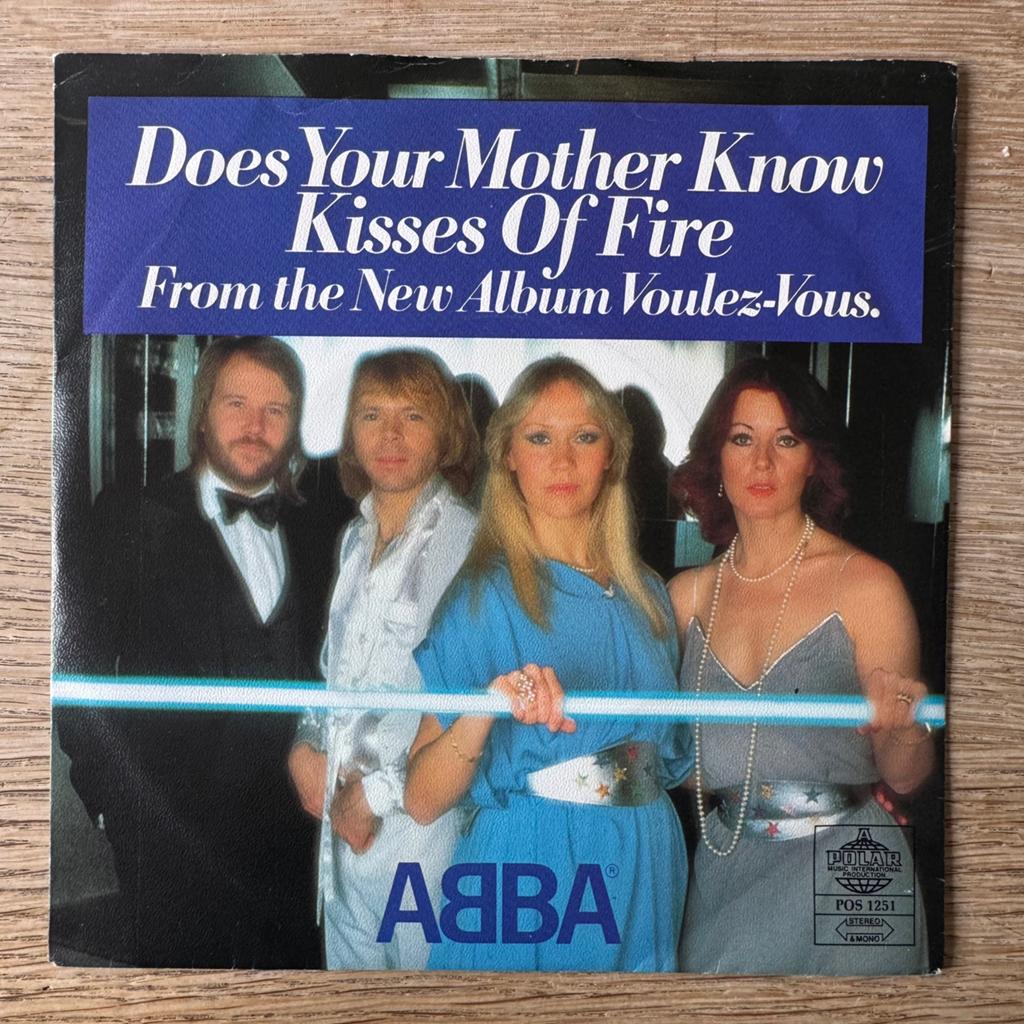 ABBA Does Your Mother Know Kisses Of Fire 7” vinyl single, Cd's en Dvd's, Vinyl Singles, Fotohoes, Ophalen of Verzenden, Gebruikt