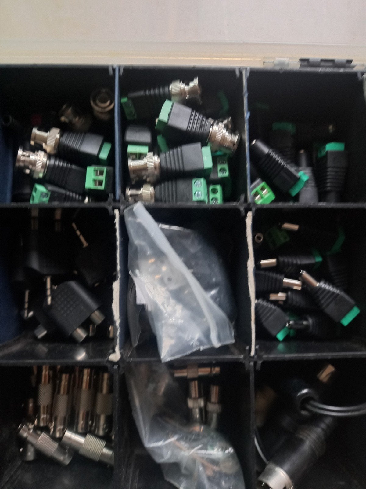 Foto 4 van Grote partij diverse kabels en adapters