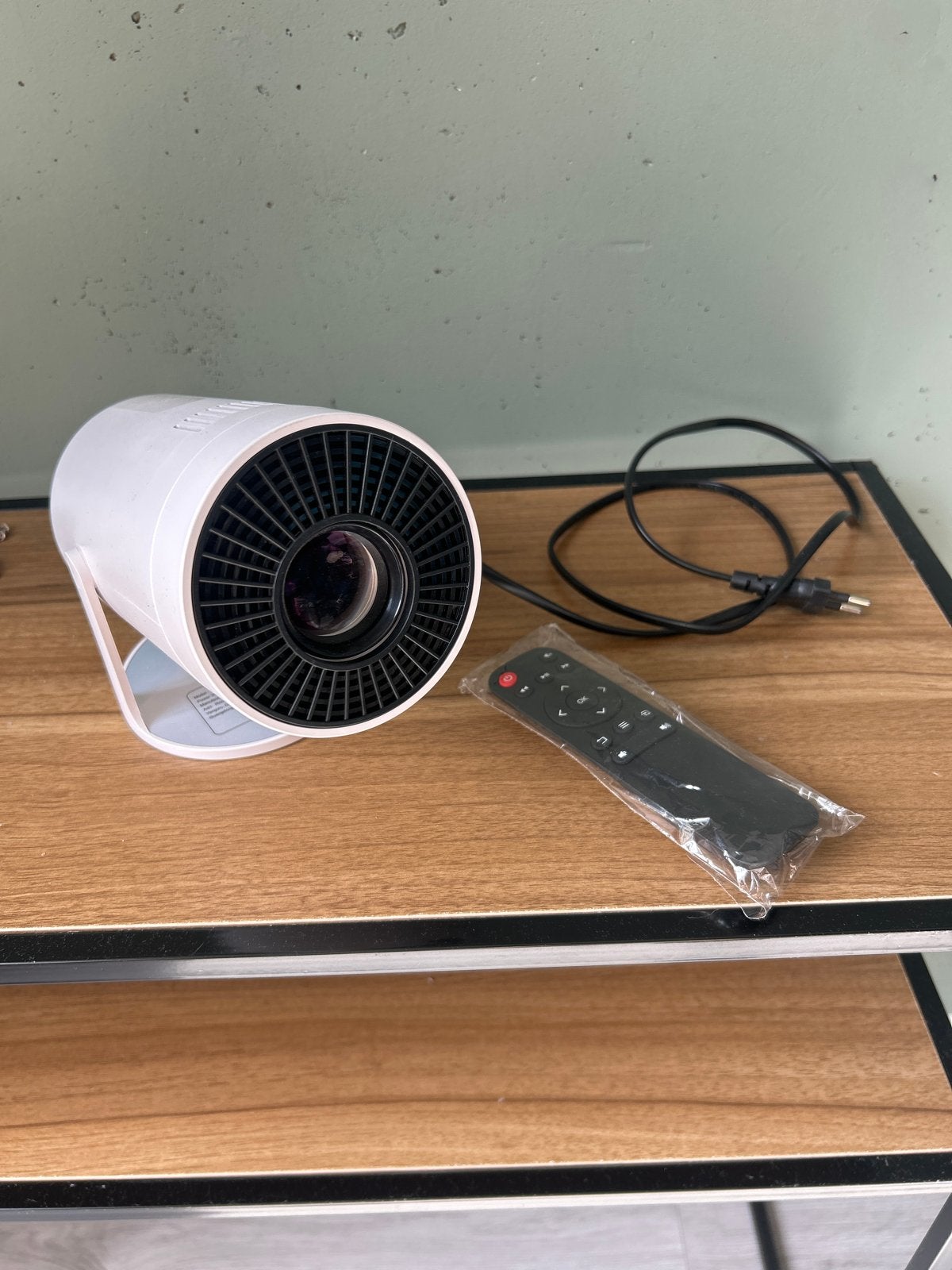 Compacte Mini Projector met Afstandsbediening, Ophalen of Verzenden, Zo goed als nieuw, LED, Overige resoluties