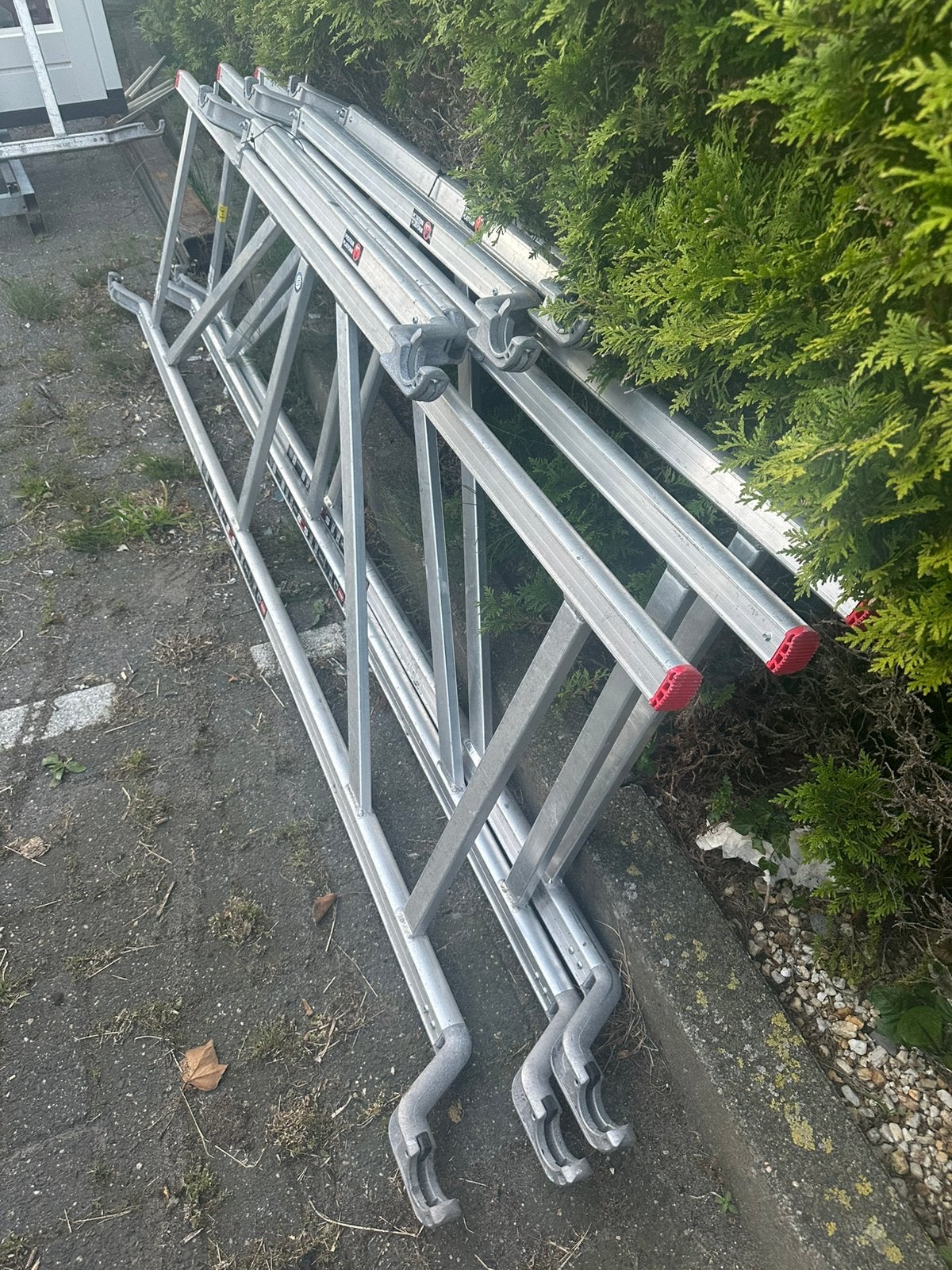 Altrex  voorloopleuning 2,50m 3st, Doe-het-zelf en Verbouw, Steigers, Ophalen, Zo goed als nieuw, Rolsteiger of Kamersteiger, 5 meter of hoger