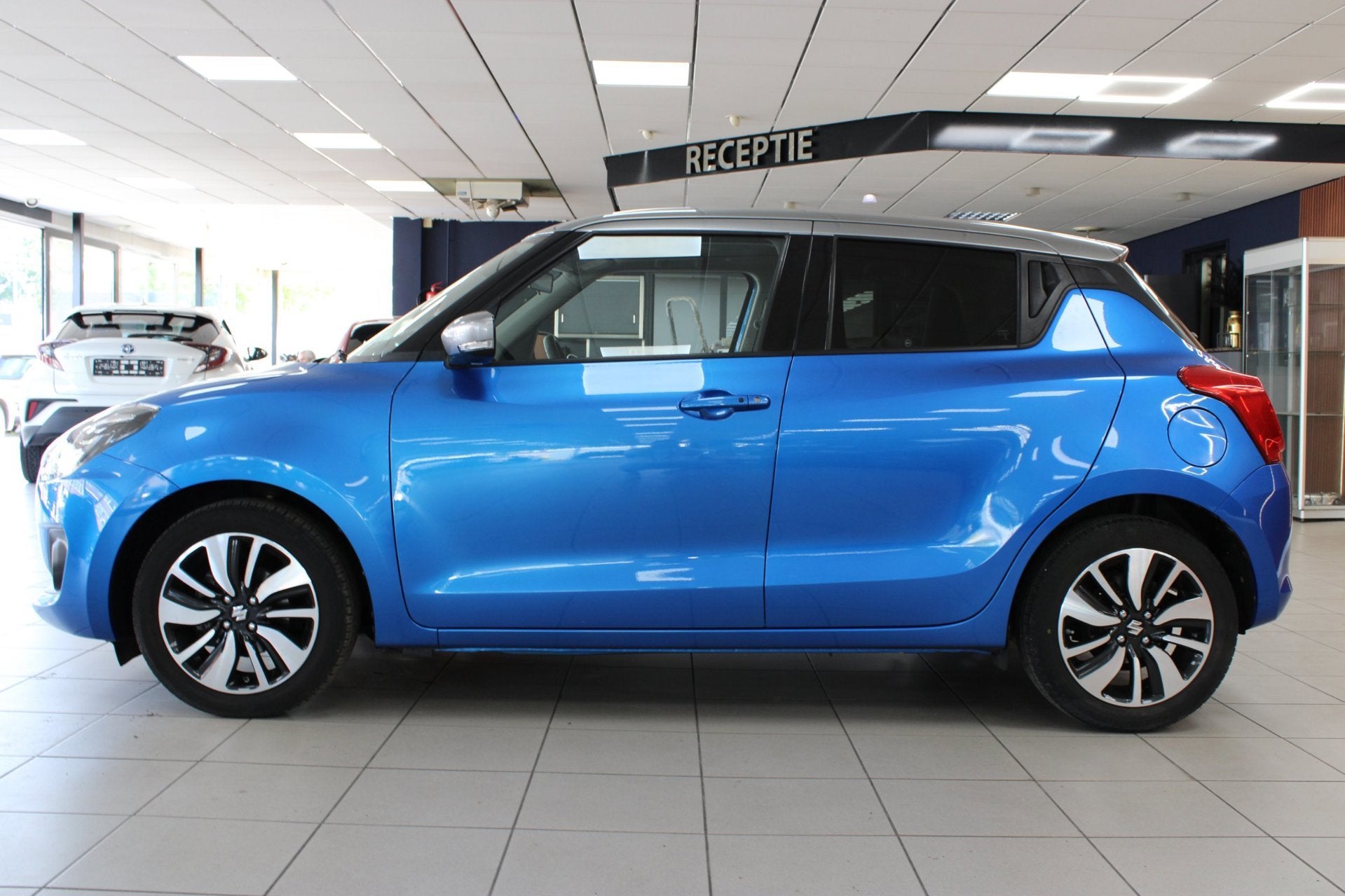 Suzuki SWIFT 1.0 Stijl Automaat | Airco | Adaptieve Cruise c, Auto's, Dealer onderhouden, Stof, Gebruikt, Swift