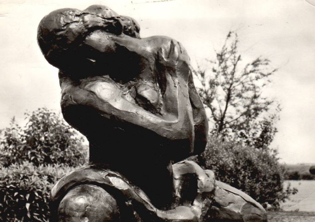 Groot Schermer Beeldentuin Nic. Jonk Gehurkte figuur 1966, Ophalen, 1960 tot 1980, Gelopen, Noord-Holland