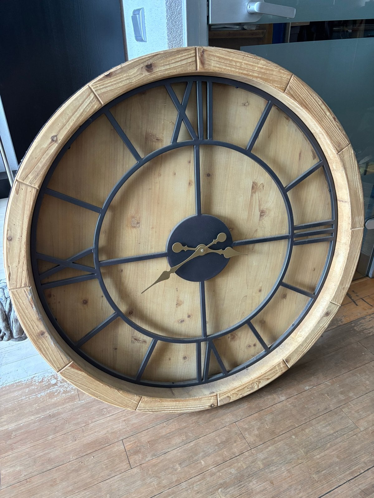 Grote houten wandklok met Romeinse cijfers - 1 meter, Huis en Inrichting, Woonaccessoires | Klokken, Ophalen, Bruin, Analoog, Industrieel