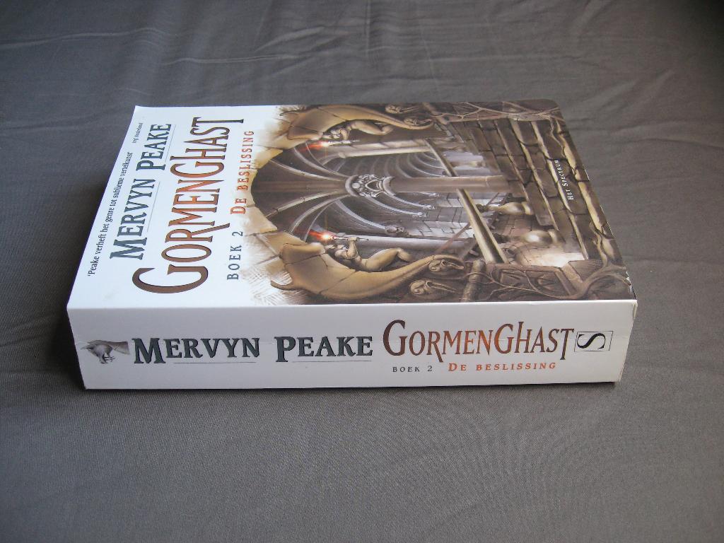 GORMENGHAST boek 2 De Beslissing - Mervin Peake, Boeken, Ophalen of Verzenden, Zo goed als nieuw, Mervin Peake
